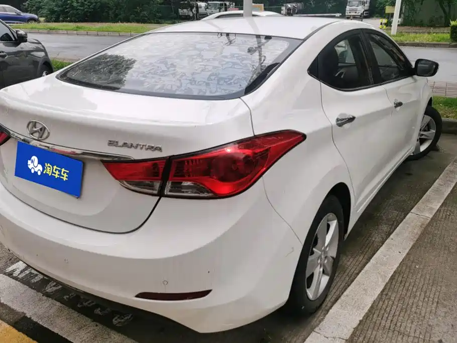 Hyundai Elantra 2012