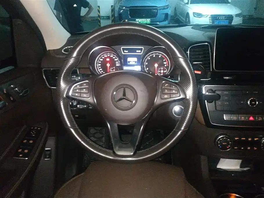 Mercedes-Benz GLE 2018 — фото 15