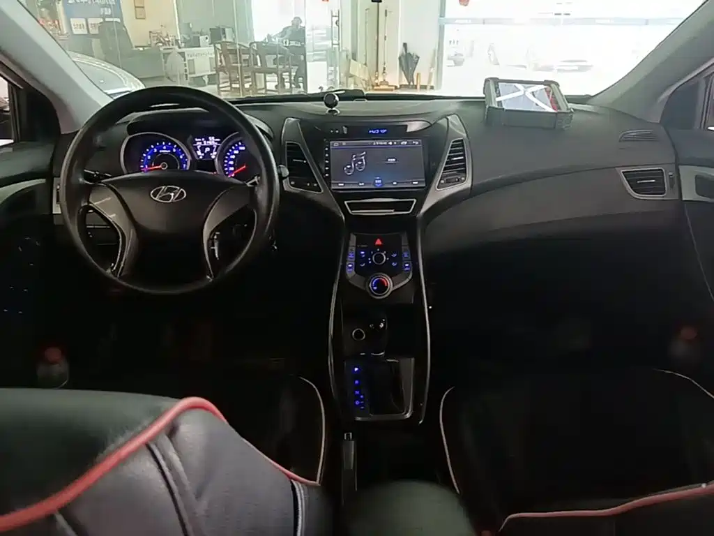 Hyundai Elantra Langdong 2017 — фото 10
