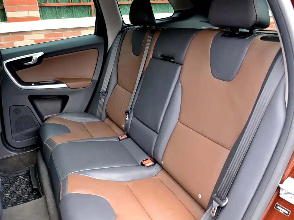 Volvo XC60 2015 — фото 13