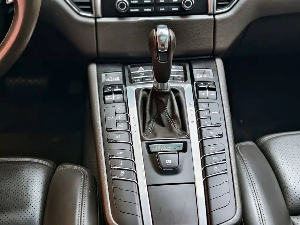 Porsche Macan 2017 — фото 12