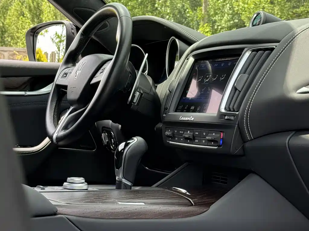 Maserati Levante 2018 — фото 14