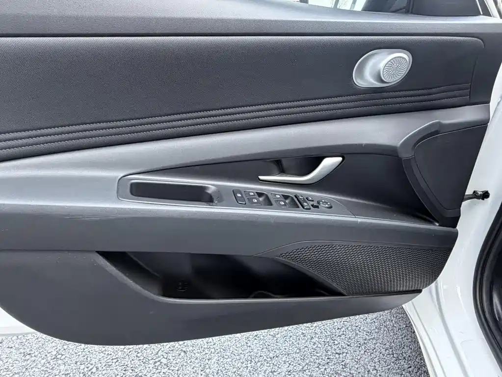 Hyundai Elantra 2025 — фото 18