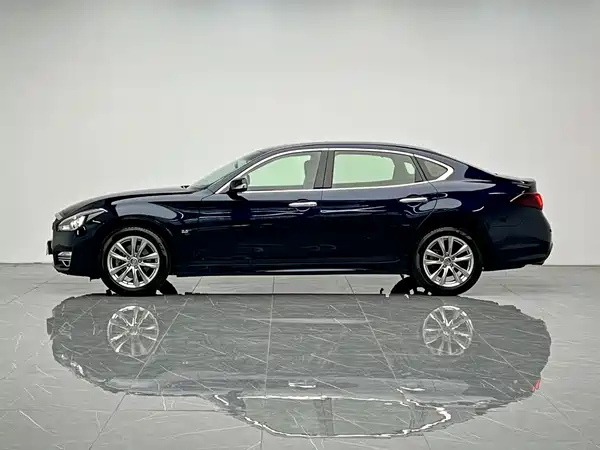Infiniti Q70 2017