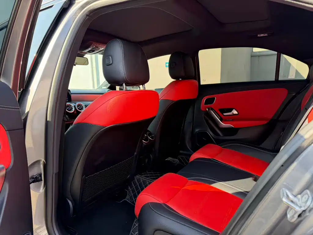 Mercedes-Benz A-Class AMG 2024 — фото 6