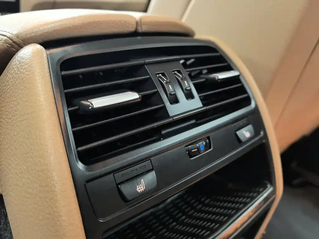 BMW 7 Series 2012 — фото 13