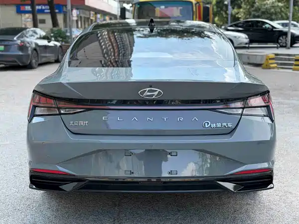 Hyundai Elantra 2022
