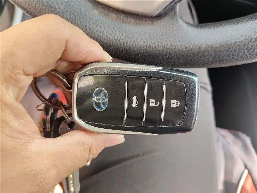 Toyota Corolla 2017 — фото 12