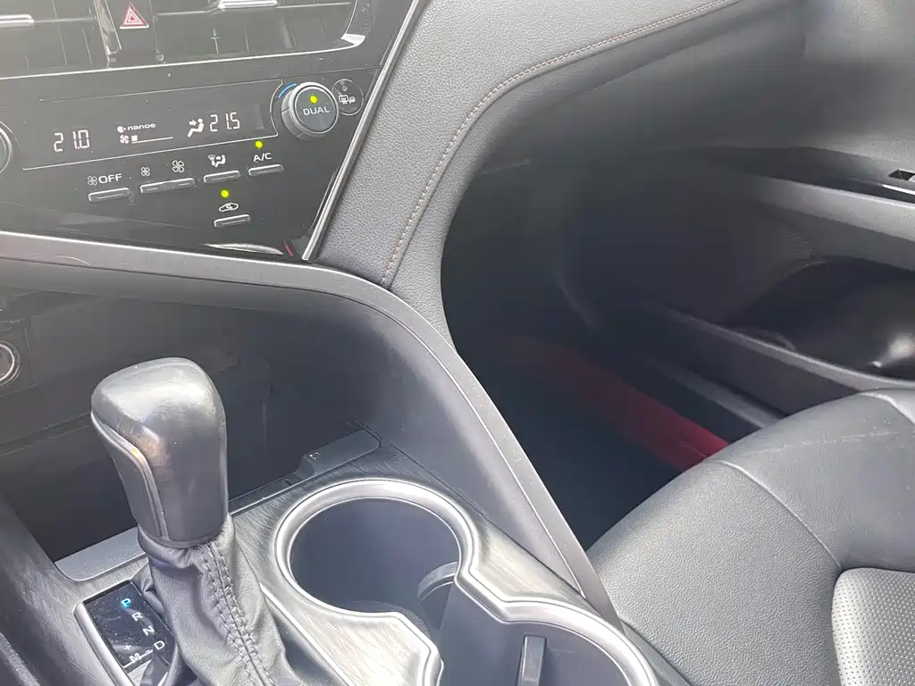Toyota Camry 2023 — фото 16