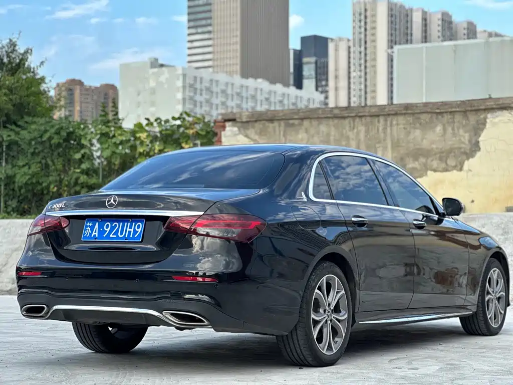 Mercedes-Benz E-Class 2021 — фото 17