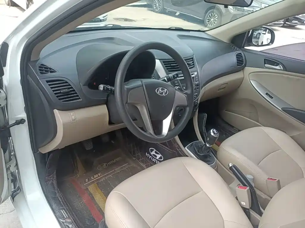 Hyundai Accent 2015 — фото 15
