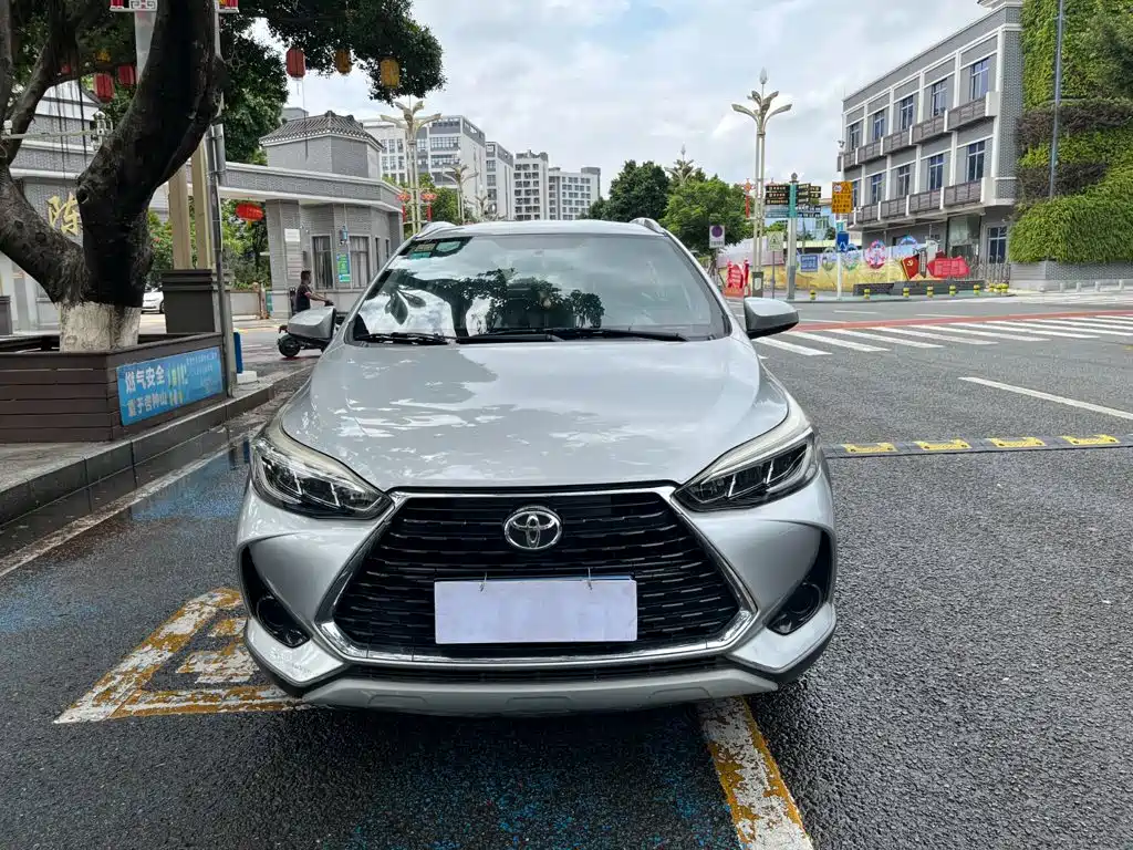Toyota Yaris L 2021