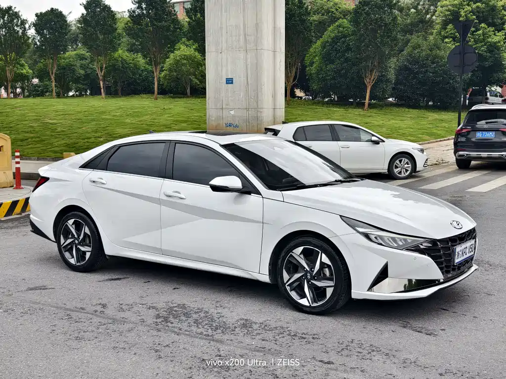 Hyundai Elantra 2022