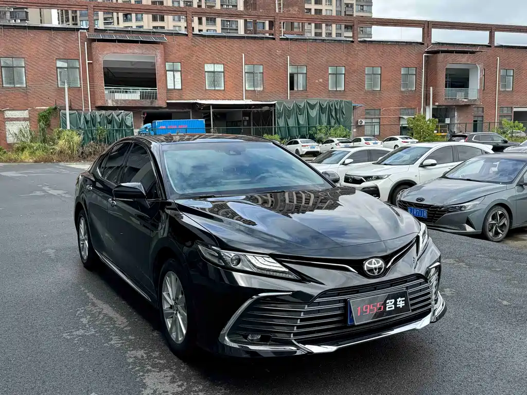 Toyota Camry 2023 — фото 3
