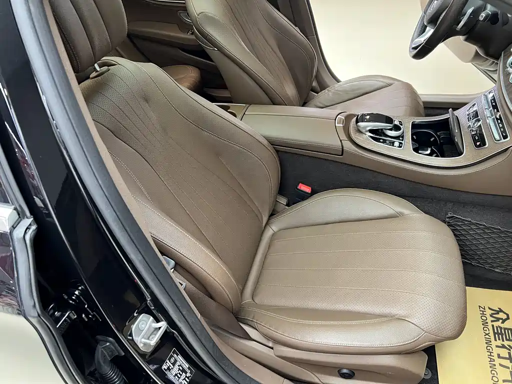 Mercedes-Benz E-Class 2019 — фото 15