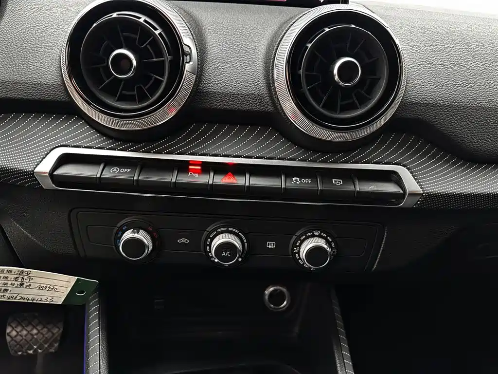 Audi Q2L 2022 — фото 15