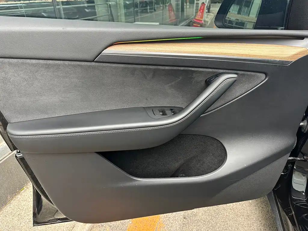 Tesla Model Y 2023 — фото 11