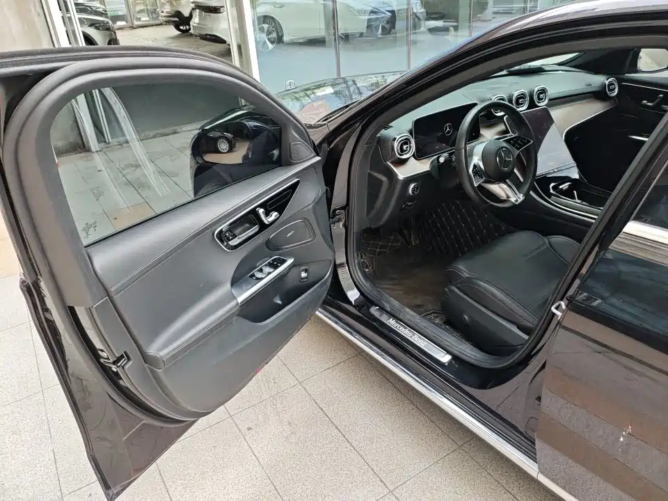Mercedes-Benz C-Class 2023