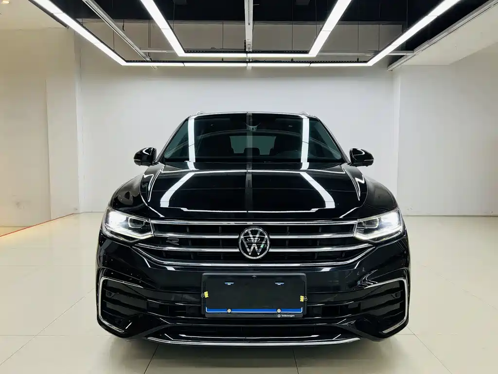 Volkswagen Tiguan L 2023 — фото 2