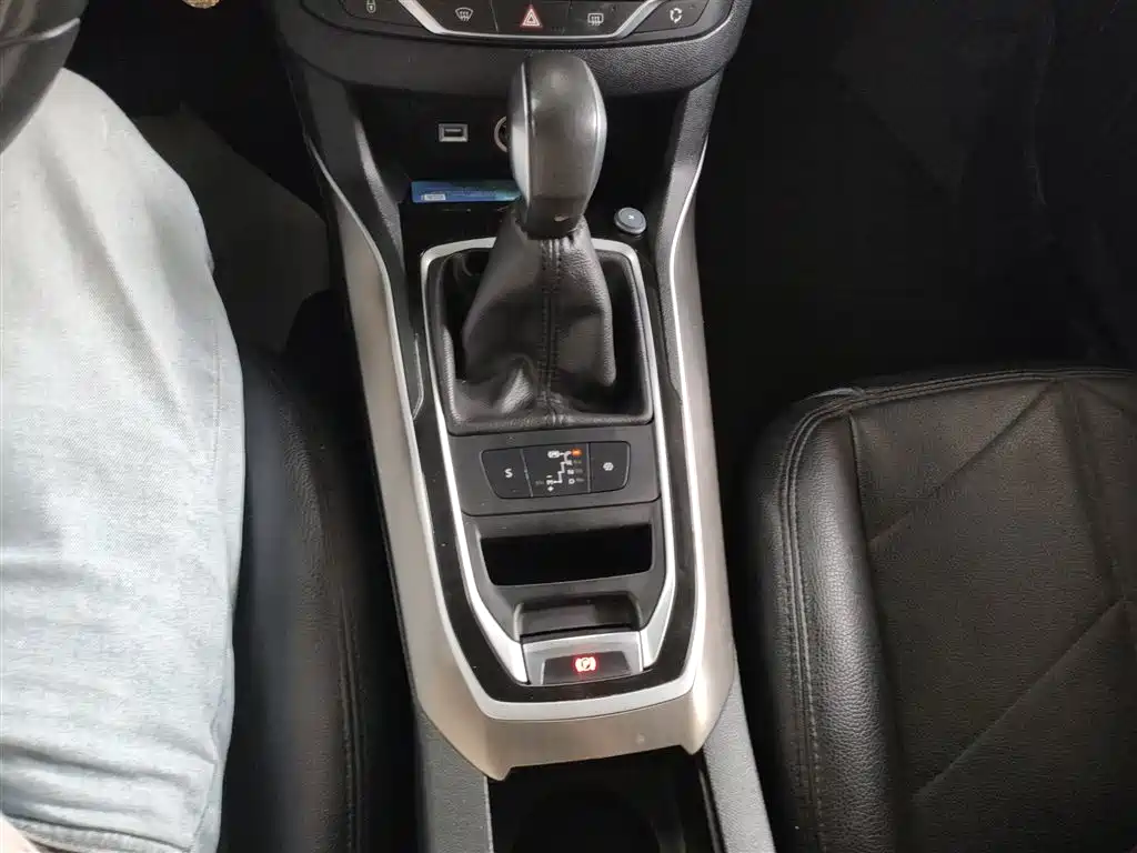 Peugeot 408 2016 — фото 14
