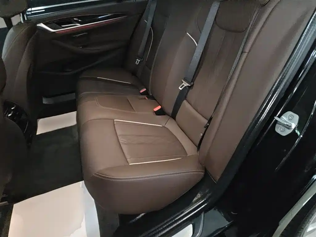 BMW 5 Series 2022 — фото 17