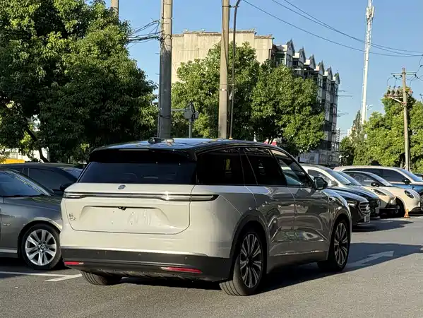 NIO ES8 2024