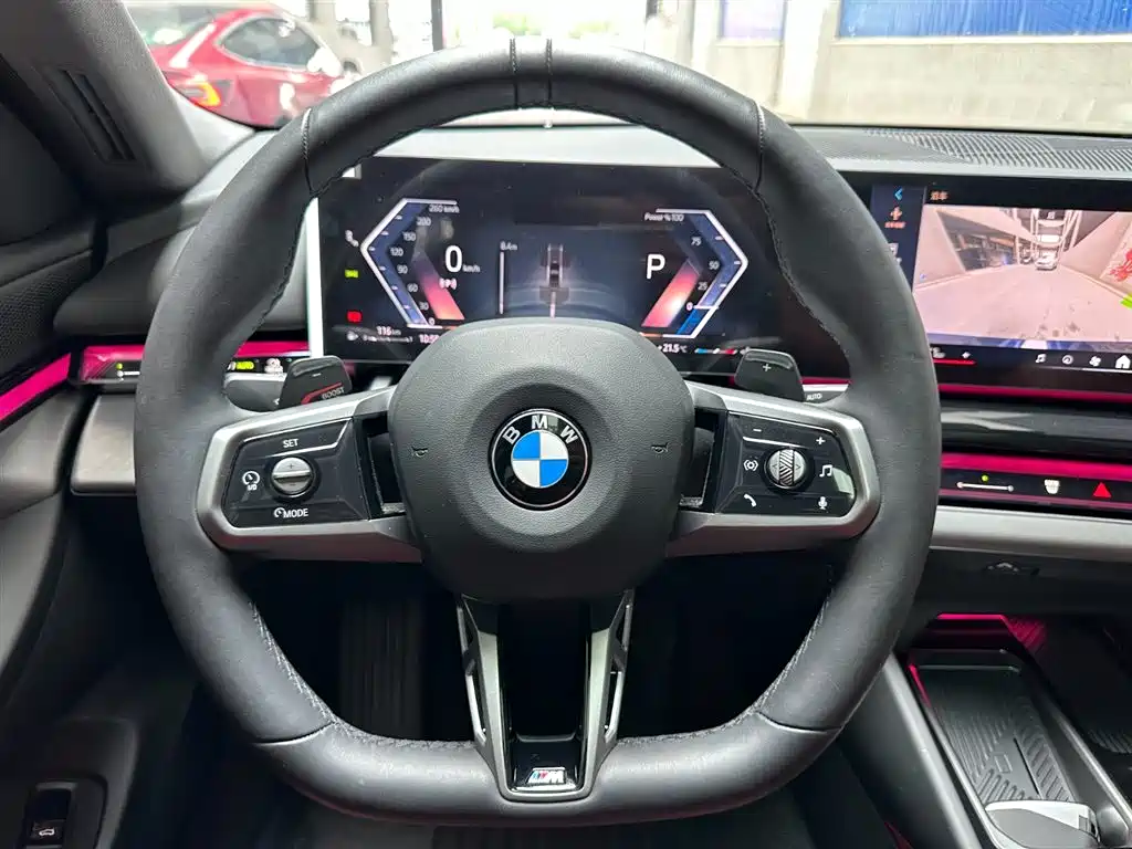 BMW 5 Series 2025 — фото 12