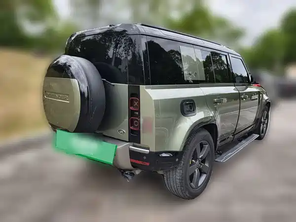 Land Rover Defender 2024