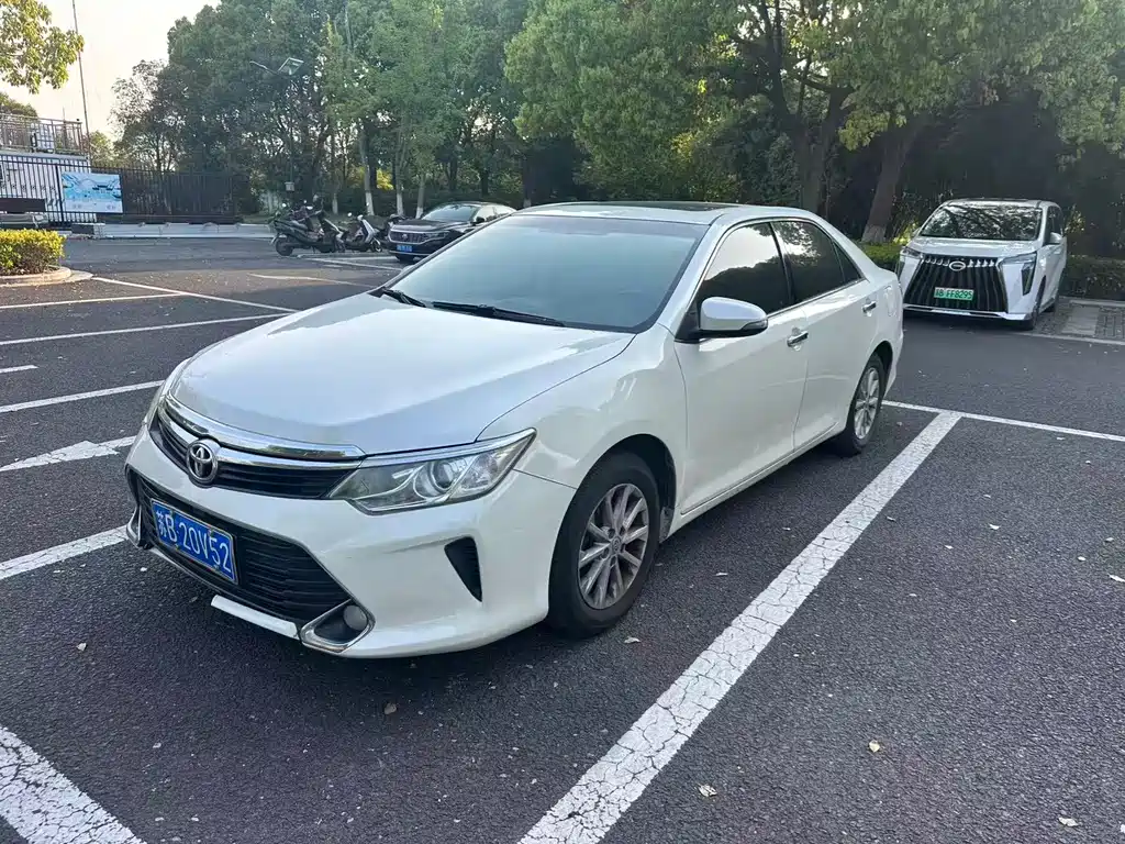 Toyota Camry 2017 — фото 1