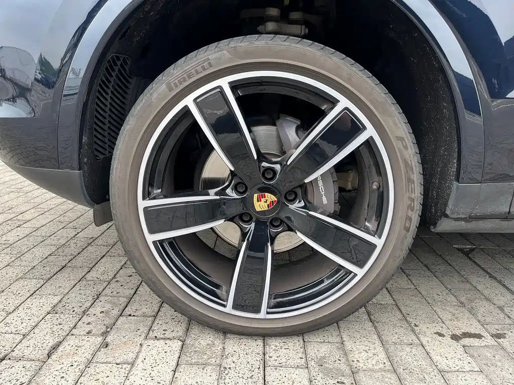 Porsche Cayenne 2023 — фото 16