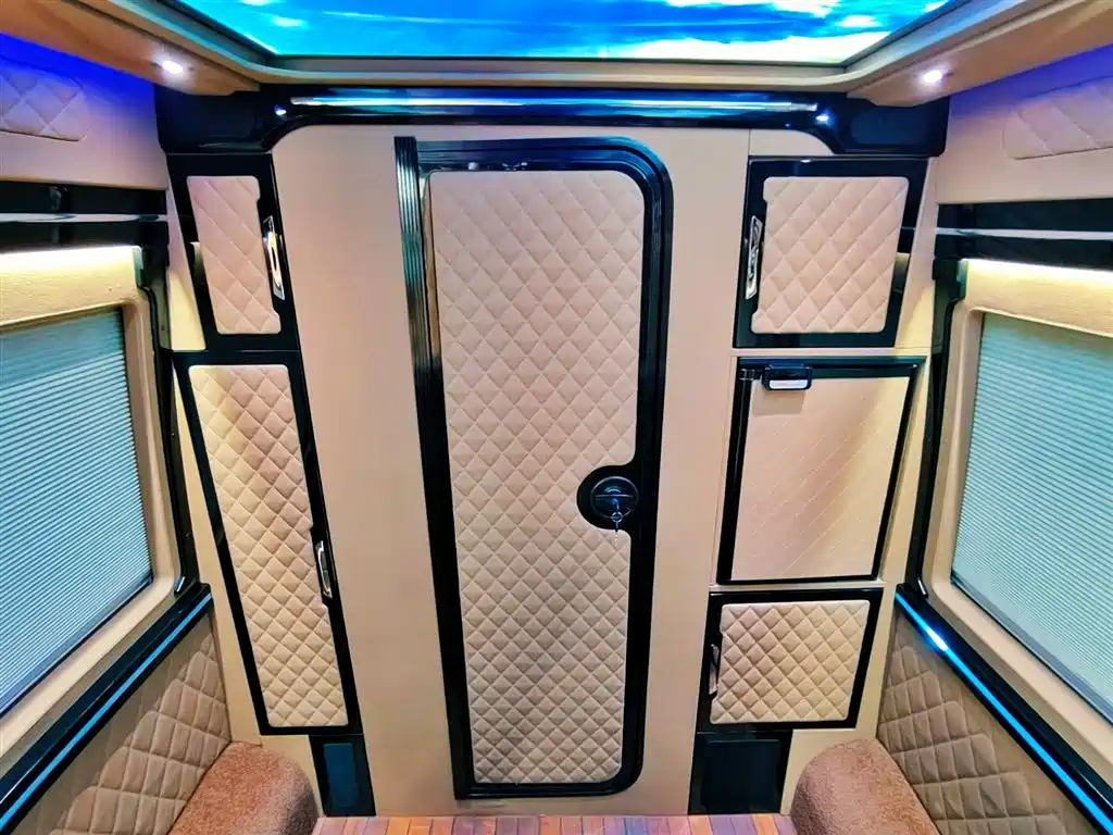 Mercedes-Benz Sprinter 2019 — фото 23