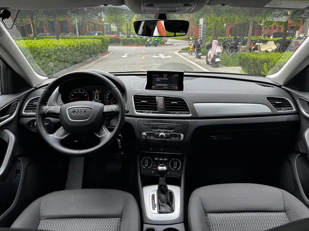 Audi Q3 2016 — фото 14