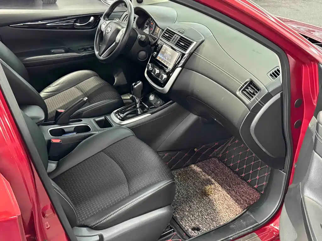 Nissan Tiida 2017 — фото 15