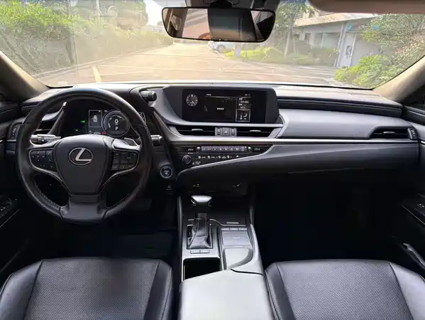 Lexus ES 2018