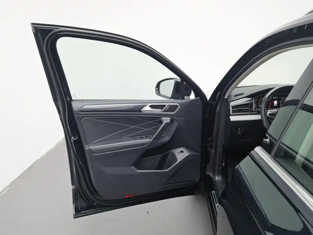 Volkswagen Tiguan L 2022 — фото 8