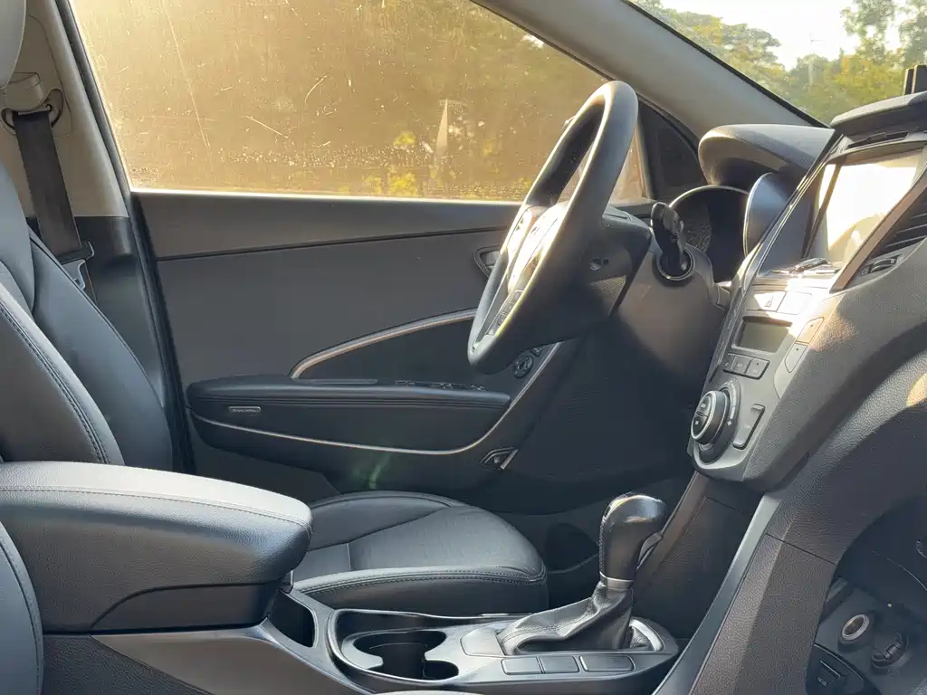 Hyundai Santa Fe 2015 — фото 10