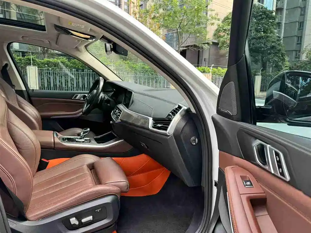 BMW X5 New Energy 2020 — фото 8