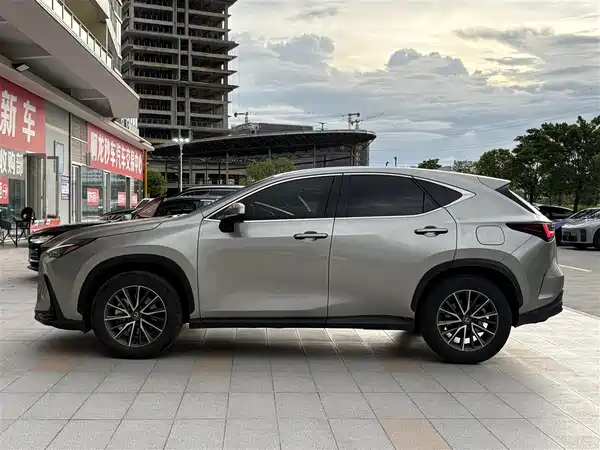 Lexus NX 2024