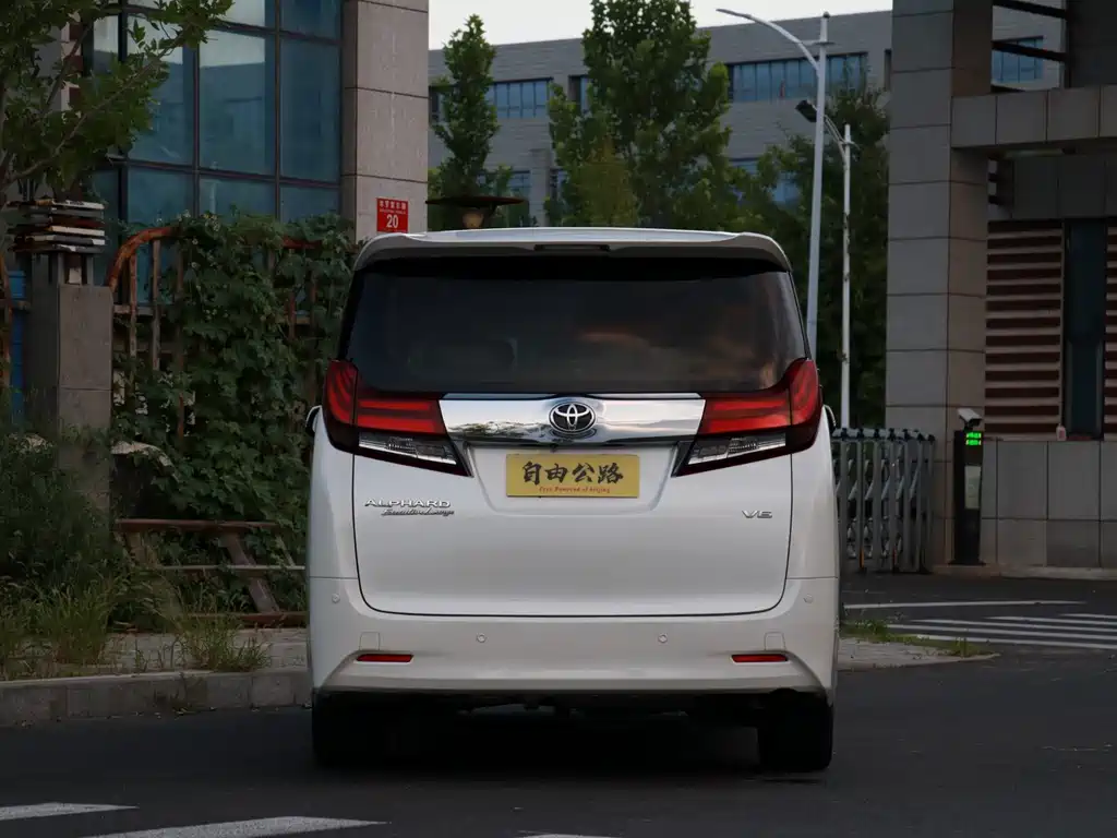 Toyota Alphard 2015 — фото 4