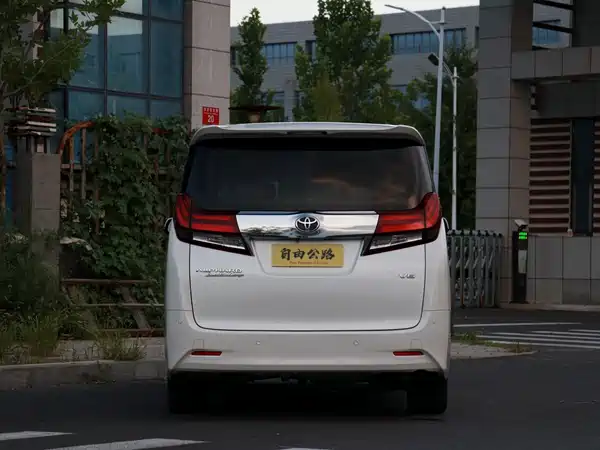 Toyota Alphard 2015