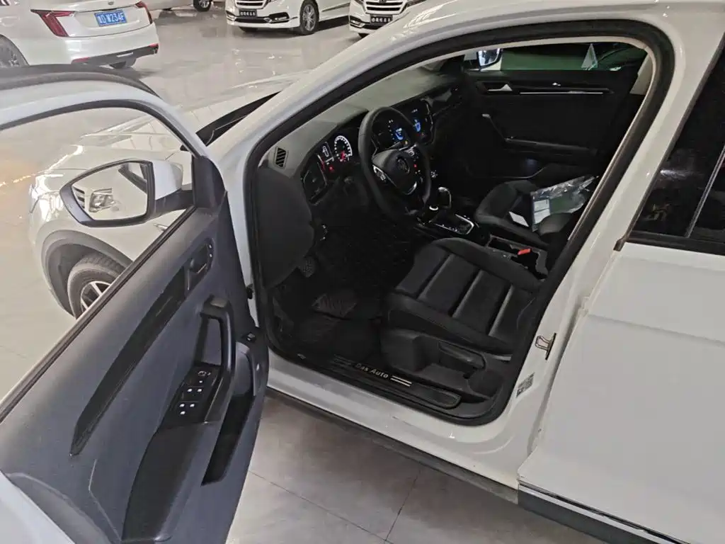 Volkswagen T-Roc 2020 — фото 16