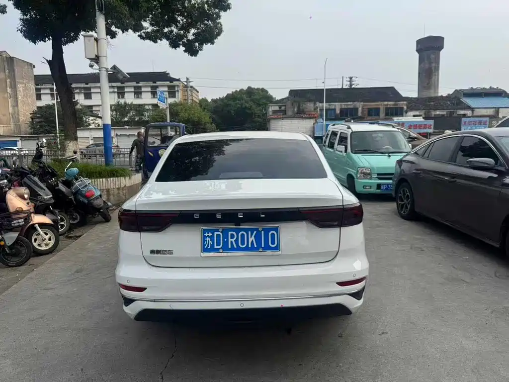 Geely Emgrand 2024