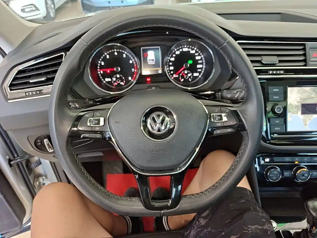 Volkswagen Tiguan L 2020 — фото 11