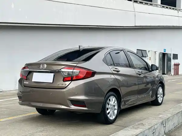 Honda Greiz 2016