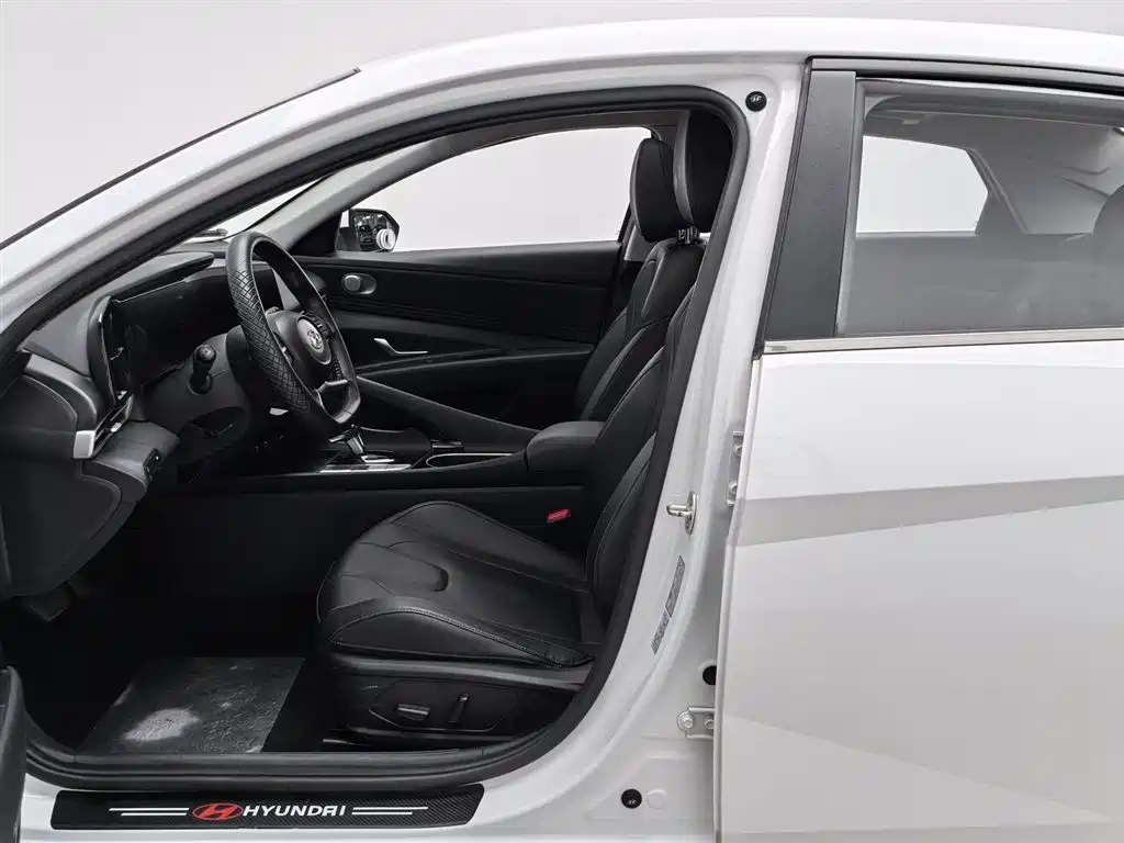 Hyundai Elantra 2023 — фото 10