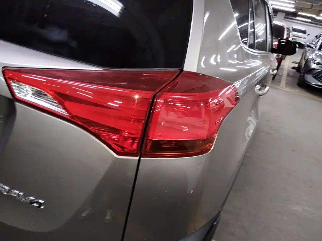 Toyota RAV4 2016 — фото 8
