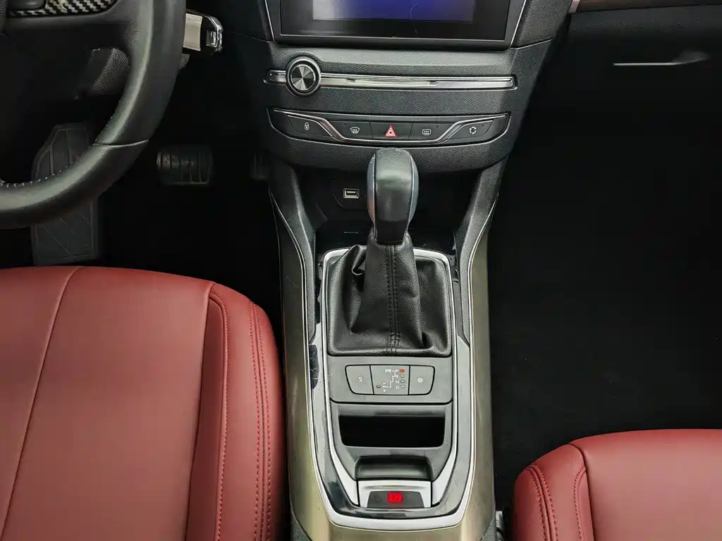 Peugeot 408 2018 — фото 13