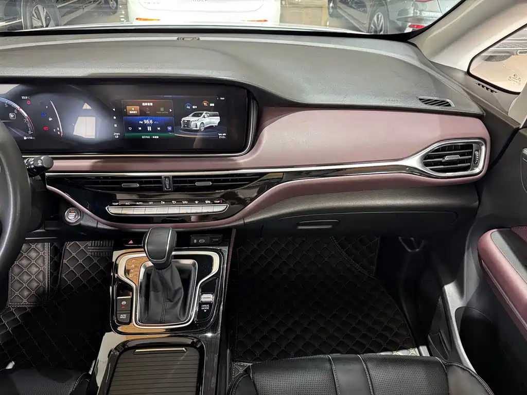 GAC Trumpchi M6 2023 — фото 14