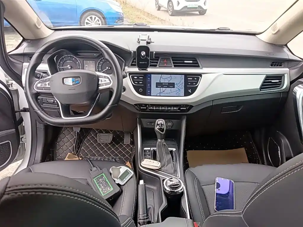 Geely Vision X3 2020 — фото 10