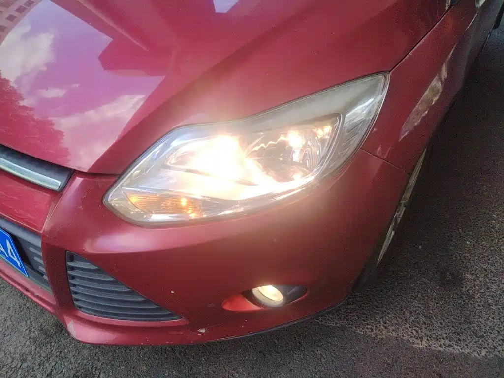 Ford Focus 2014 — фото 19